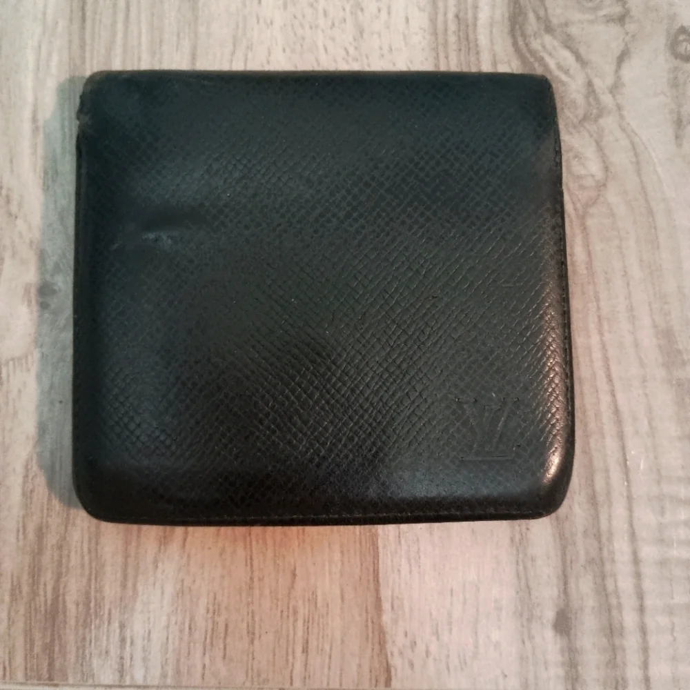 Louis Vuitton Black Taiga Leather Mens Multiple Wallet
